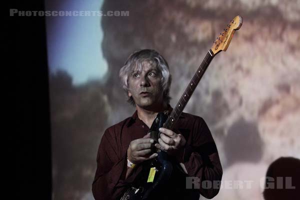 LEE RANALDO - 2011-05-08 - PARIS - Point Ephemere - 